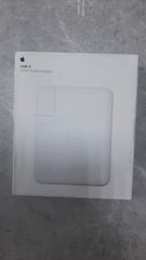 محول طاقة Apple 140W USB-C مستعمل - أبيض