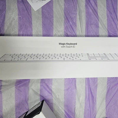 لوحة مفاتيح Apple Magic مع Touch ID ولوحة مفاتيح رقمية (USB-C) - بيضاء 
