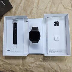 ساعة اللياقة الذكية Fitbit Versa 4 المستعملة - جرافيت 