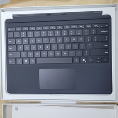لوحة مفاتيح Microsoft Surface Pro (مفتاح Copilot) - أسود